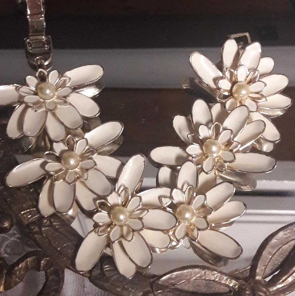 LARGE VTG ENAMEL FLOWER BRACELET! BOHO CHIC!